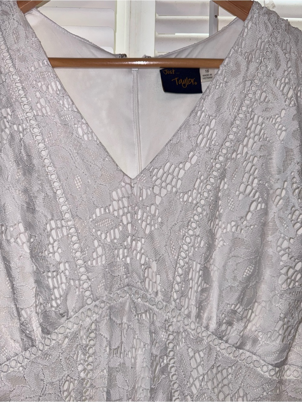 Just...Taylor White Lace V-Neck Asymmetrical Dress size 16